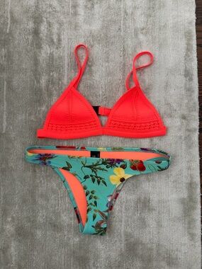 NWOT Triangl Bikini size Small